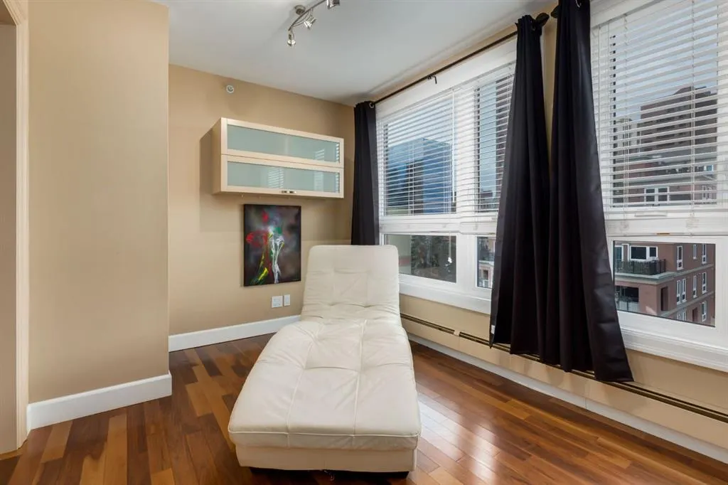 400 Eau Claire Avenue SW, #8704