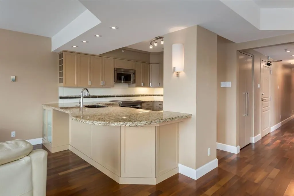 400 Eau Claire Avenue SW, #8704