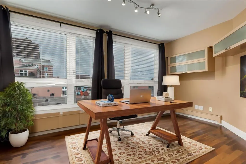 400 Eau Claire Avenue SW, #8704