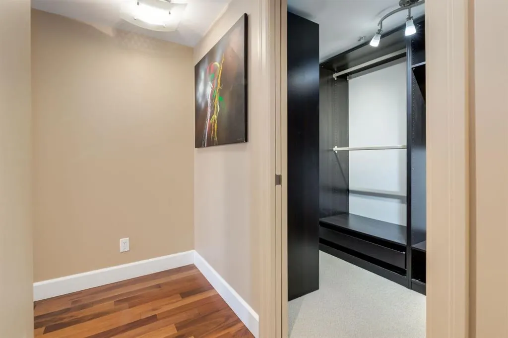 400 Eau Claire Avenue SW, #8704
