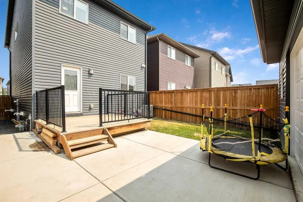 77 Walgrove Rise SE