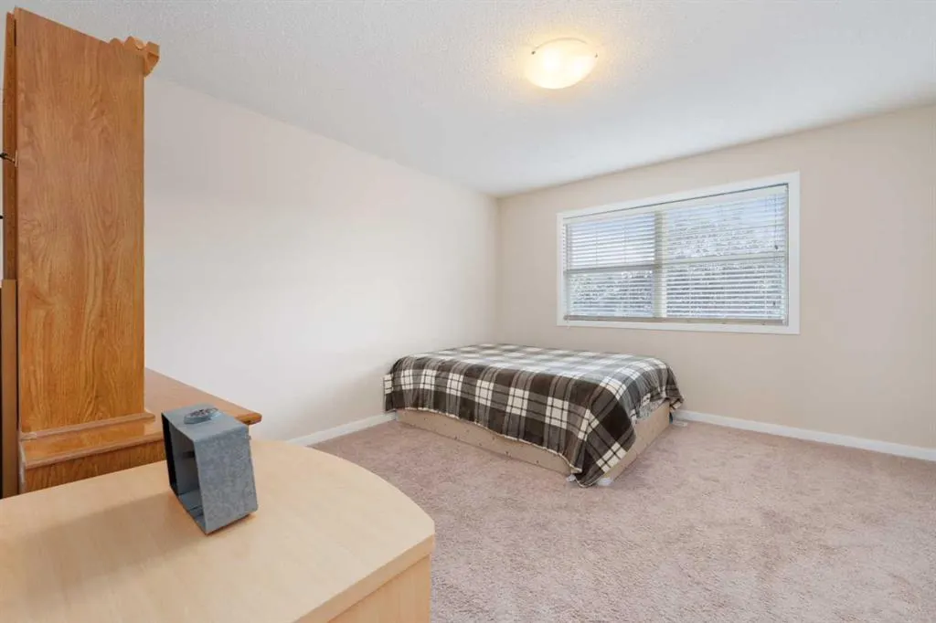 106 Panora Road NW