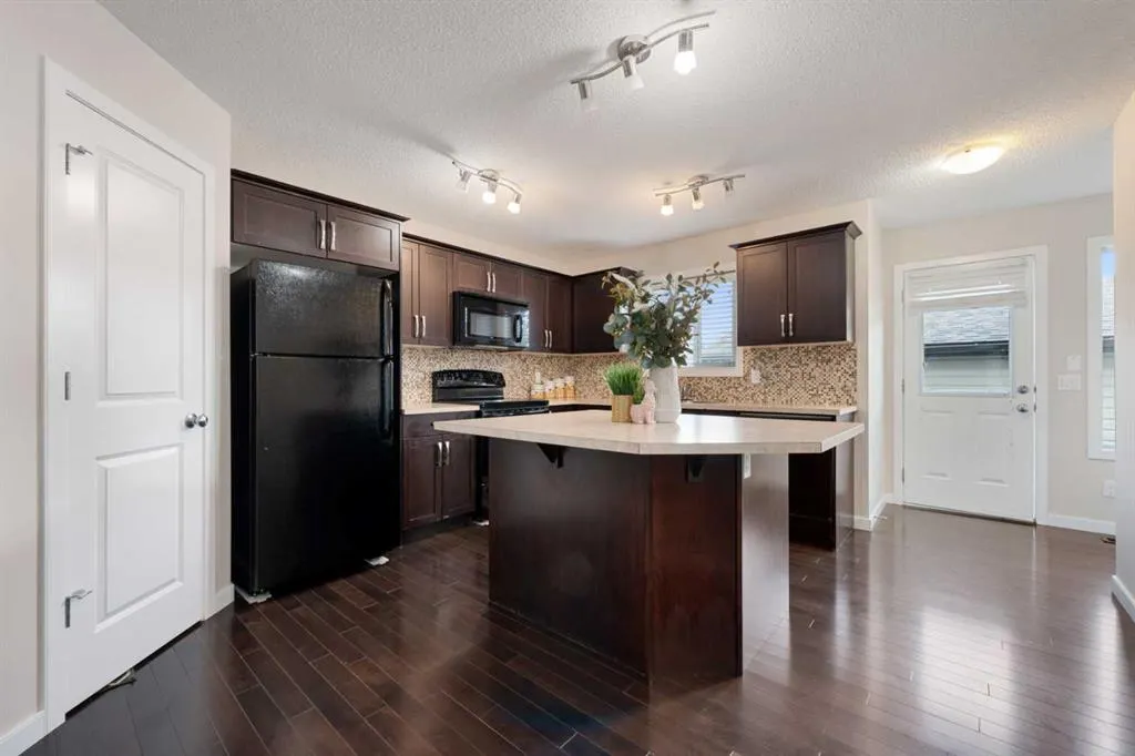 106 Panora Road NW