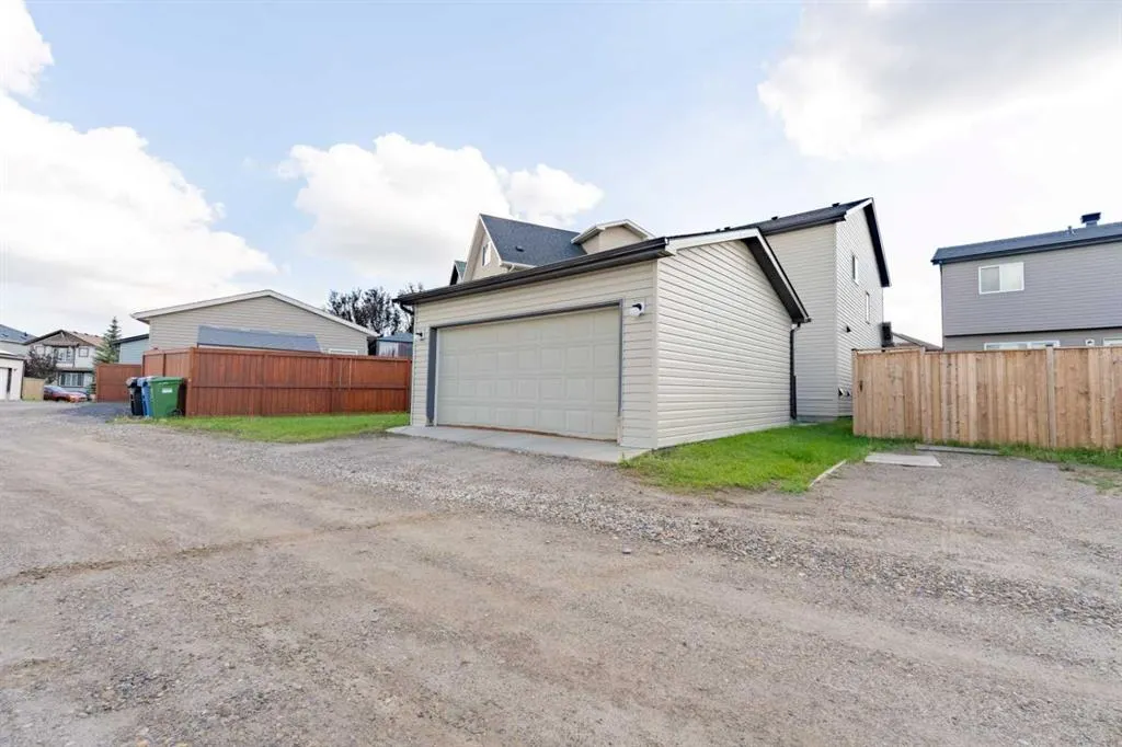 106 Panora Road NW