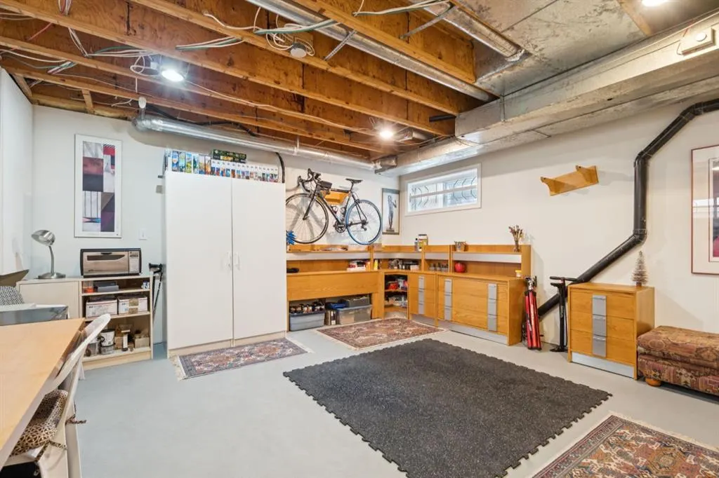 1809 28 Avenue SW