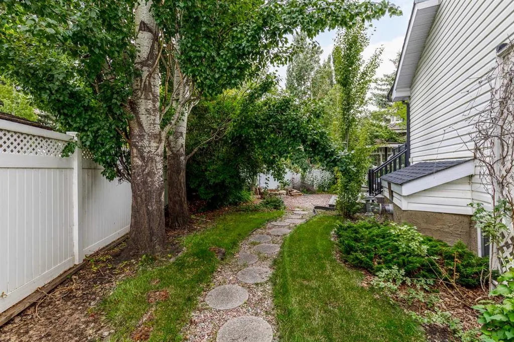 64 Douglasdale Crescent SE