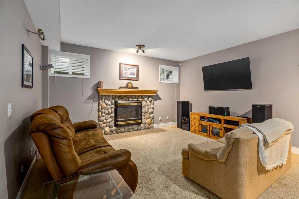 64 Douglasdale Crescent SE