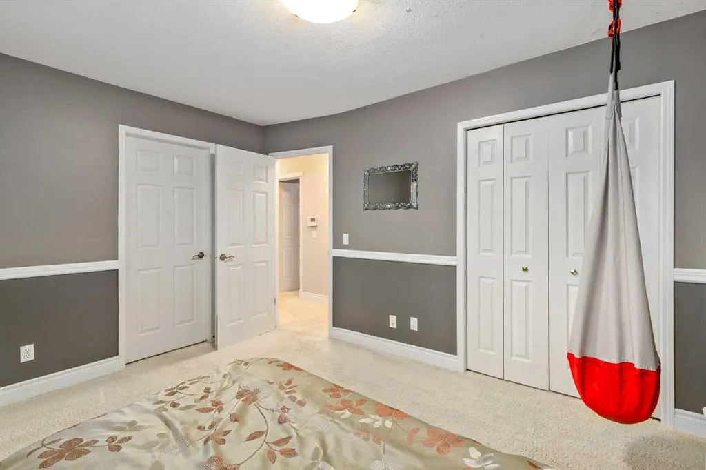 64 Douglasdale Crescent SE