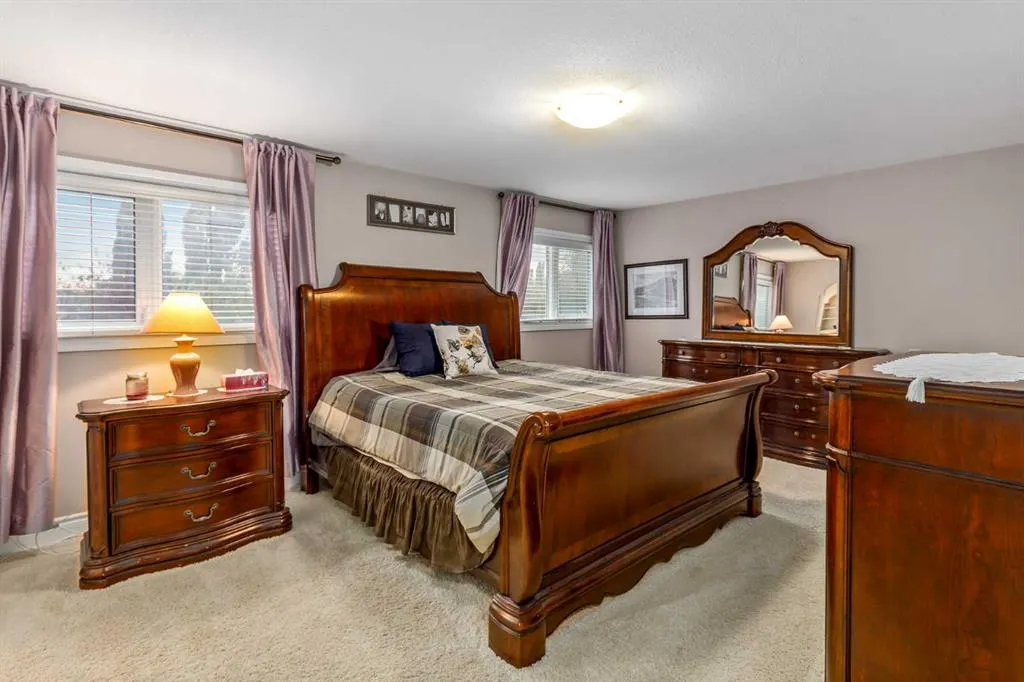 64 Douglasdale Crescent SE