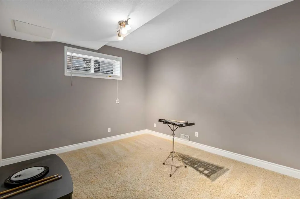 64 Douglasdale Crescent SE
