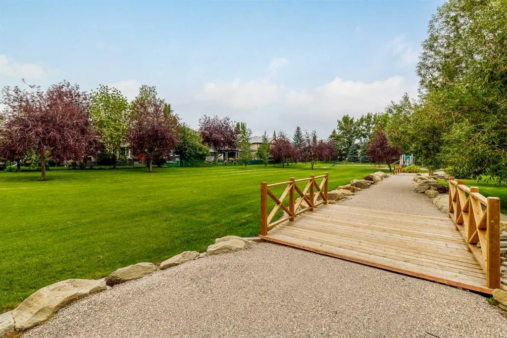64 Douglasdale Crescent SE