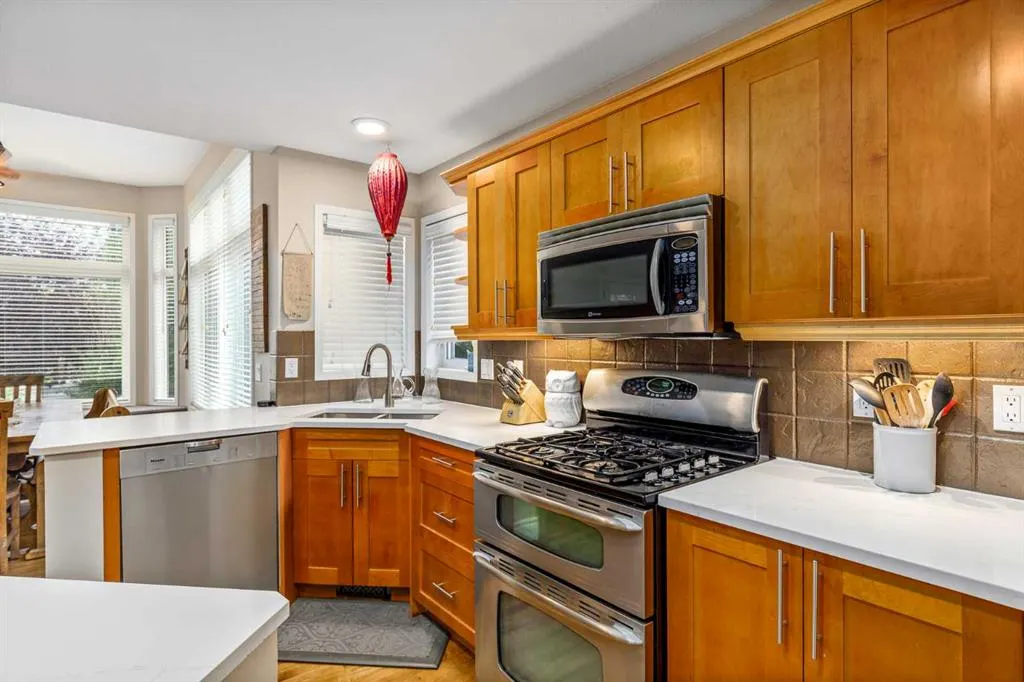 64 Douglasdale Crescent SE