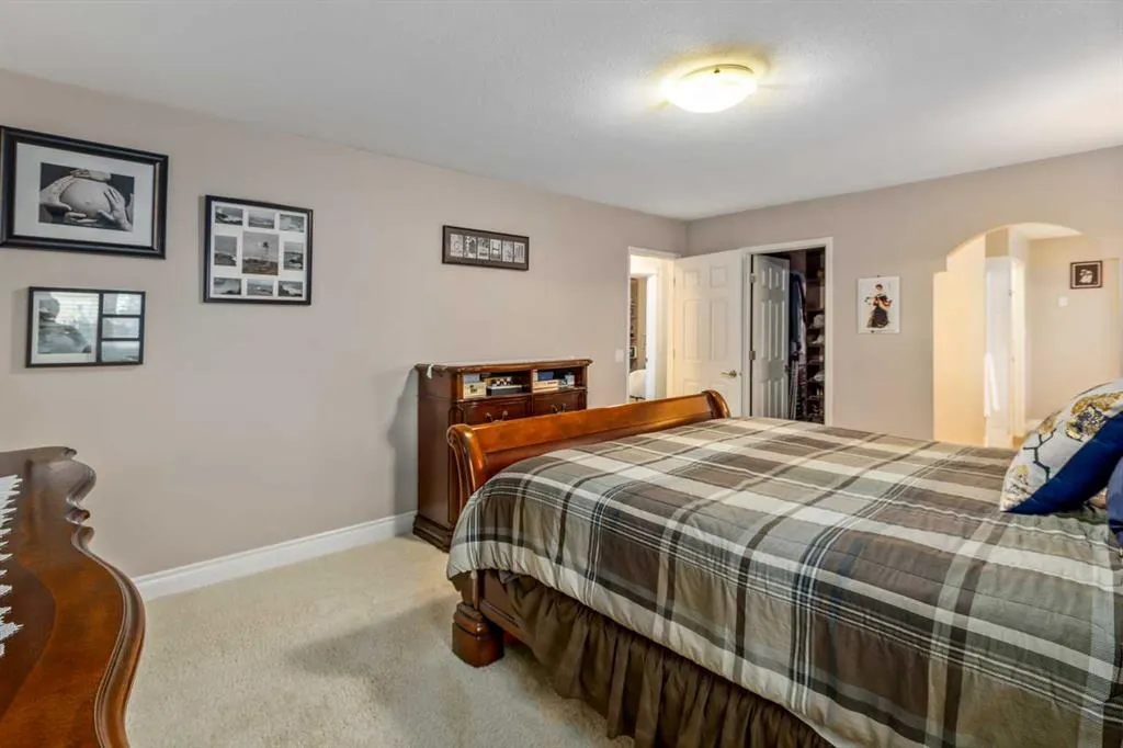 64 Douglasdale Crescent SE