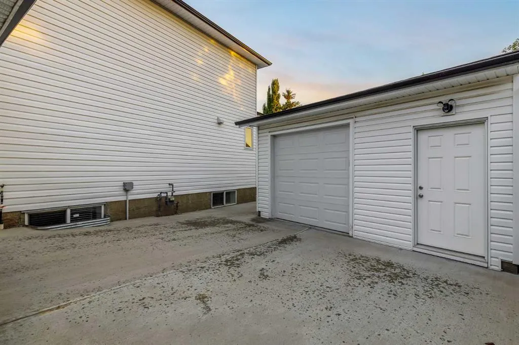 64 Douglasdale Crescent SE