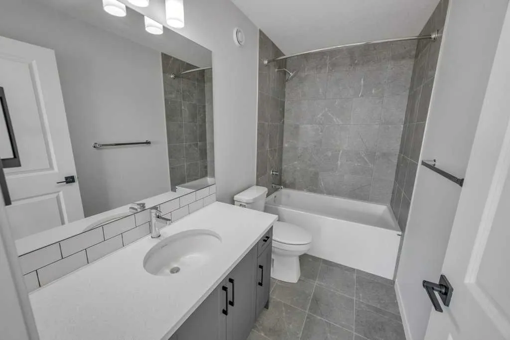 76 Homestead View NE