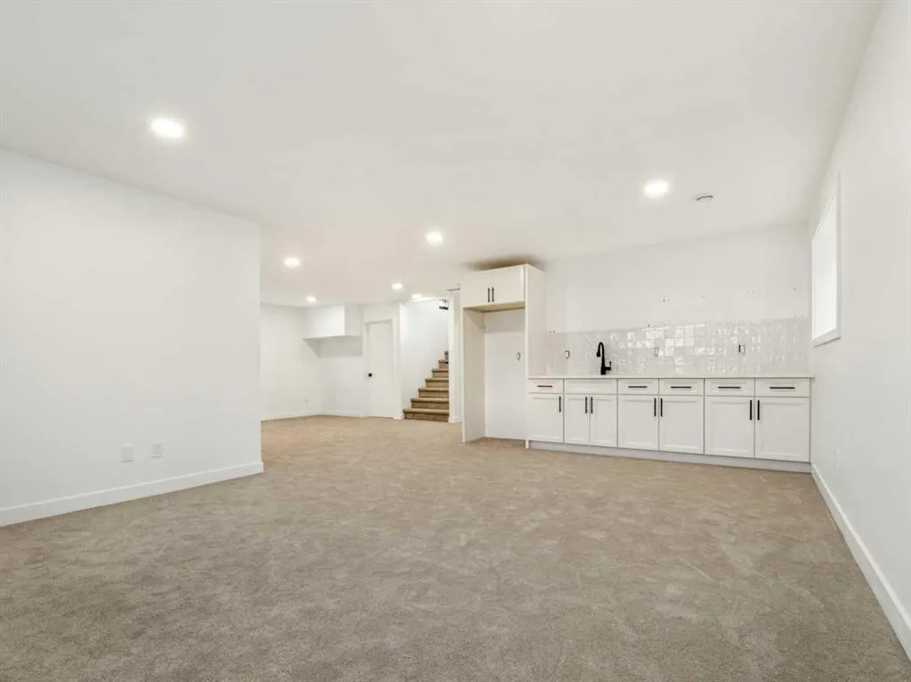 332 Rivergrove Chase W