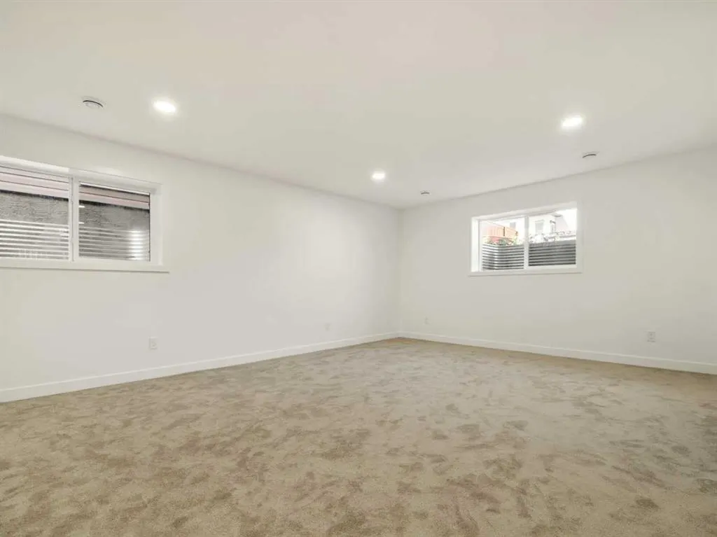 332 Rivergrove Chase W
