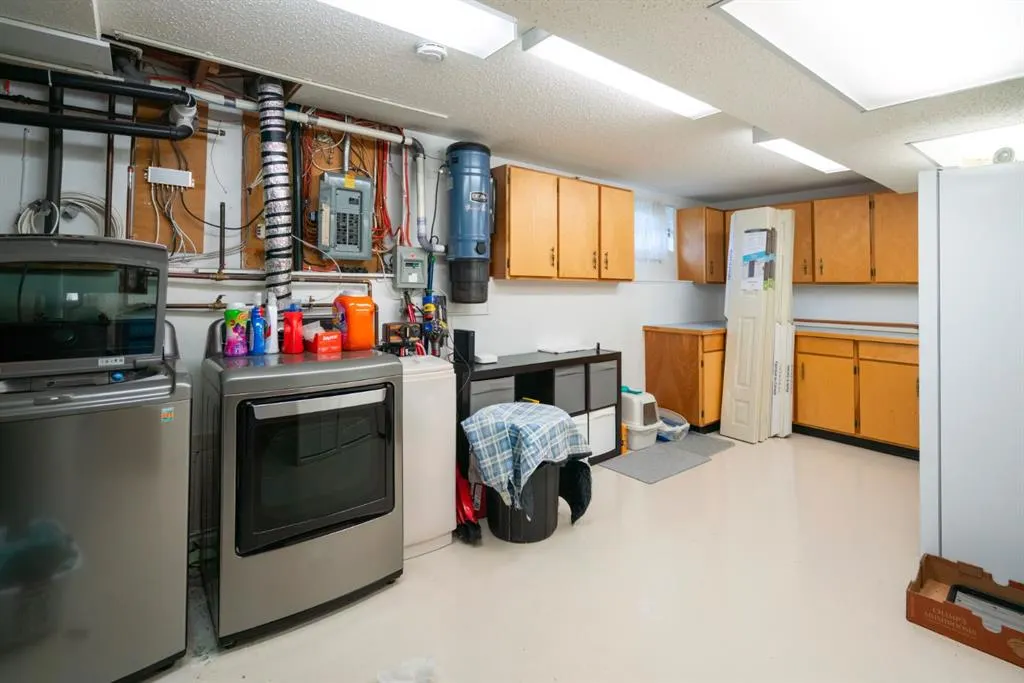 4212 59 Street Close