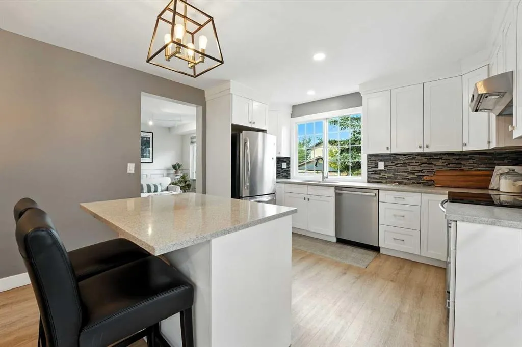 115 Macewan Glen Way NW