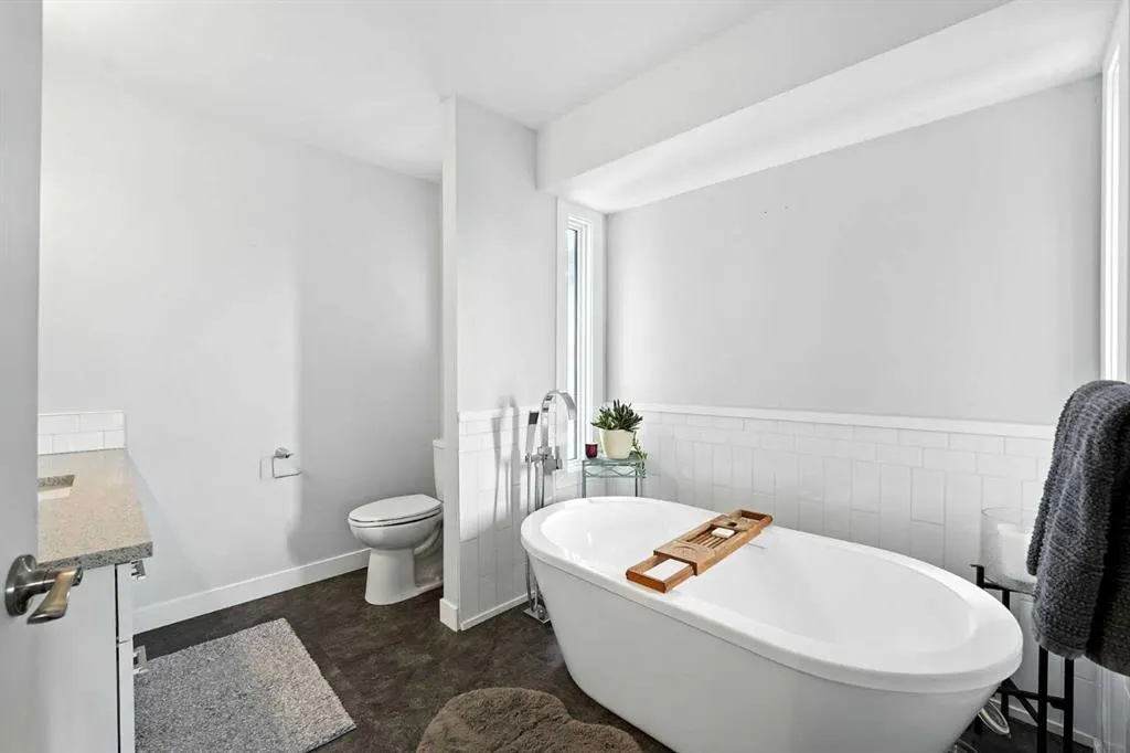 115 Macewan Glen Way NW