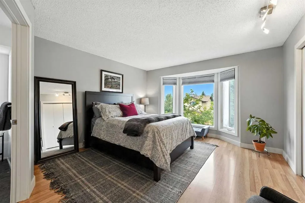 115 Macewan Glen Way NW