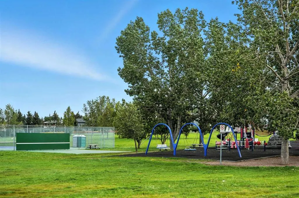 115 Macewan Glen Way NW
