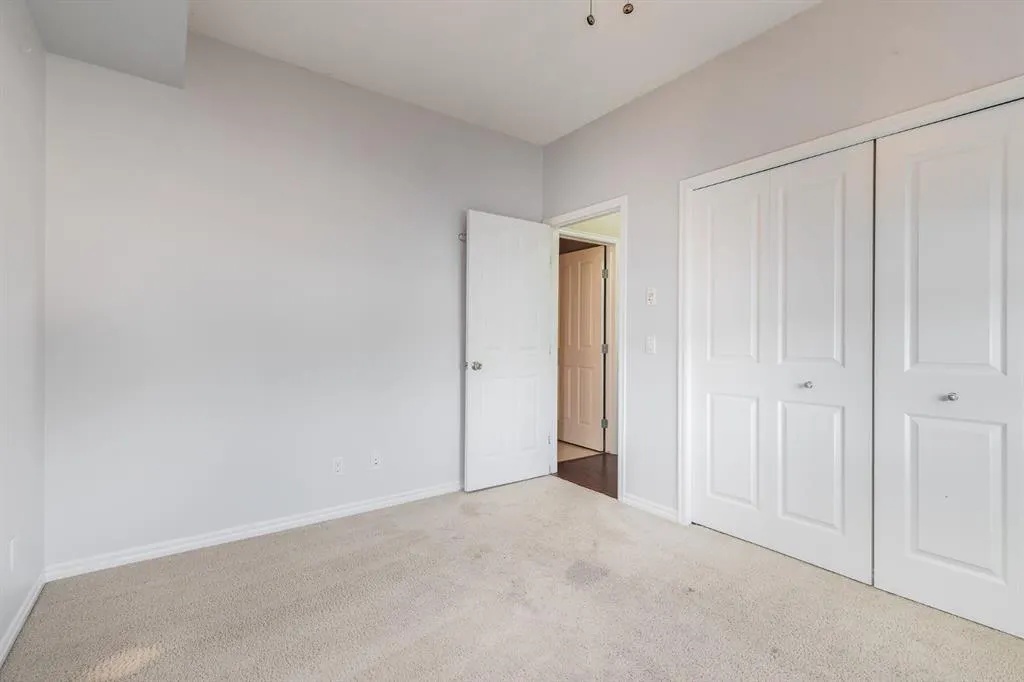 4 Kingsland Close SE, #2102