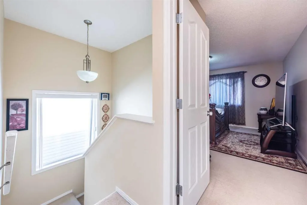 84 Tarington Way NE