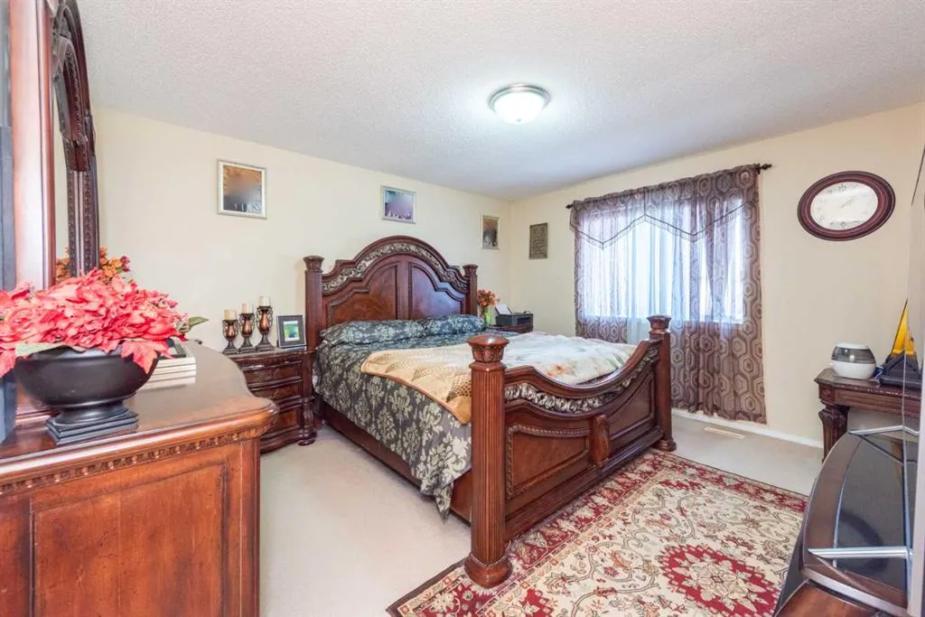 84 Tarington Way NE