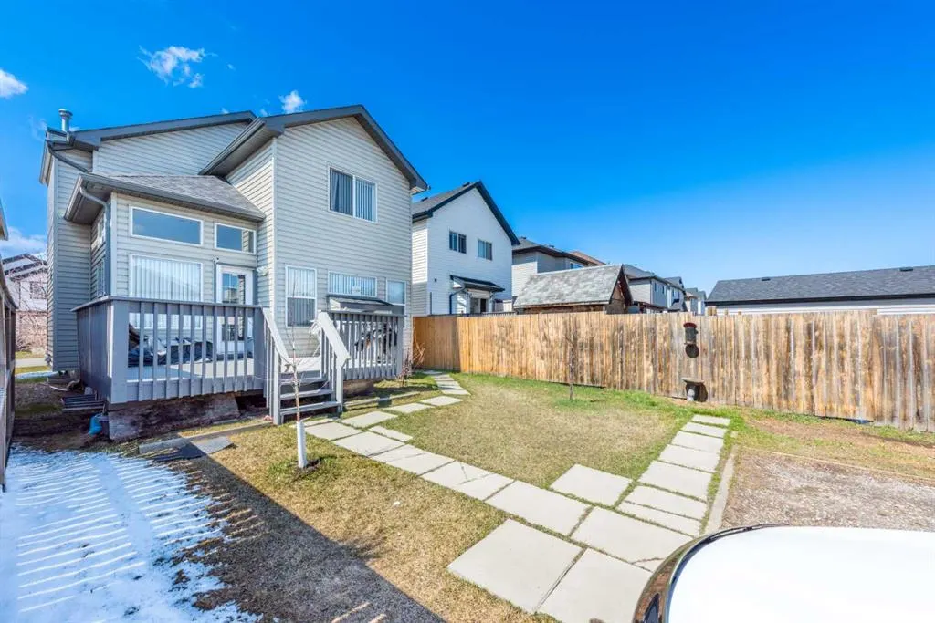 84 Tarington Way NE