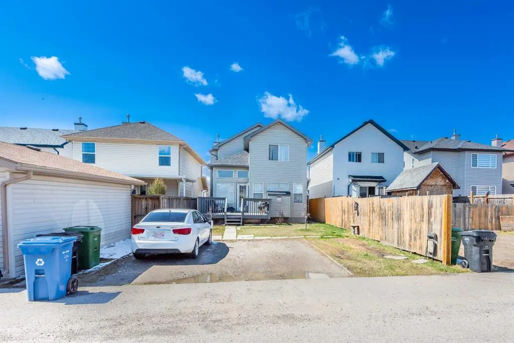 84 Tarington Way NE