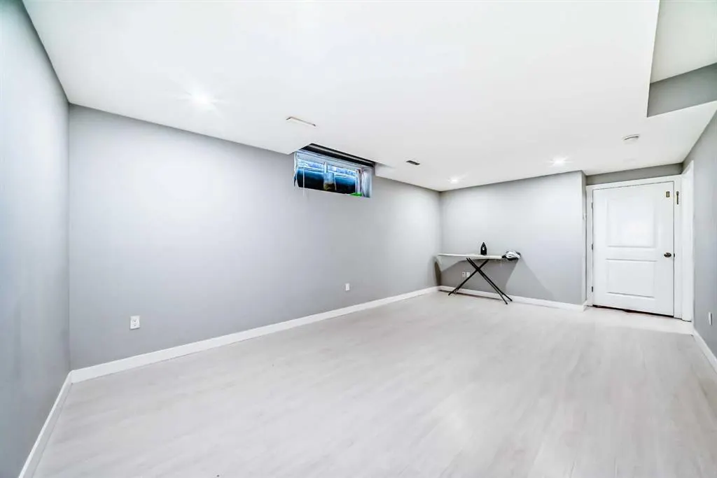 8 Red Sky Lane NE