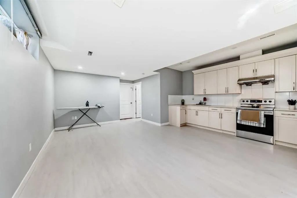 8 Red Sky Lane NE