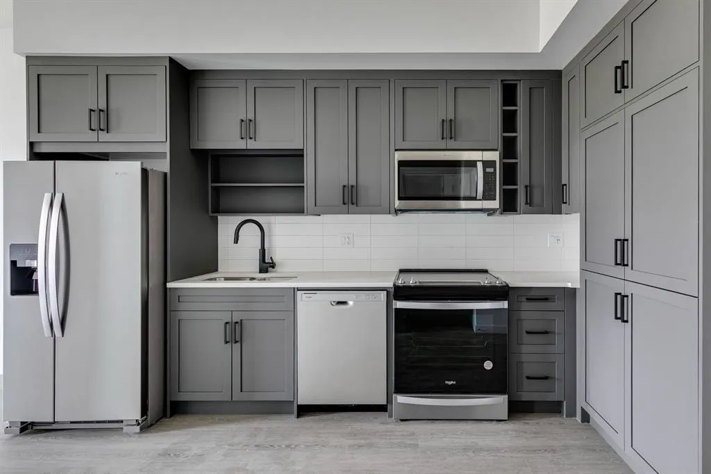 3932 University Avenue NW, #624