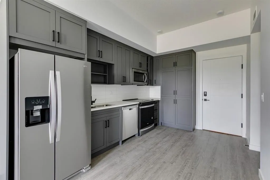 3932 University Avenue NW, #624