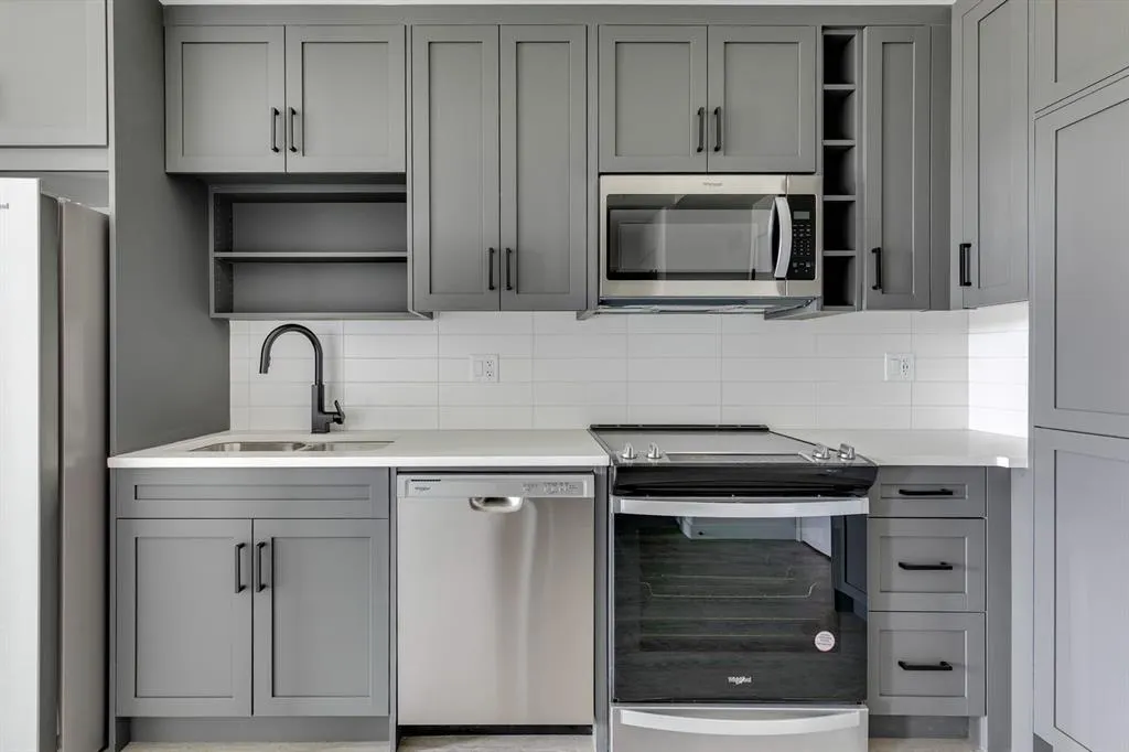 3932 University Avenue NW, #624