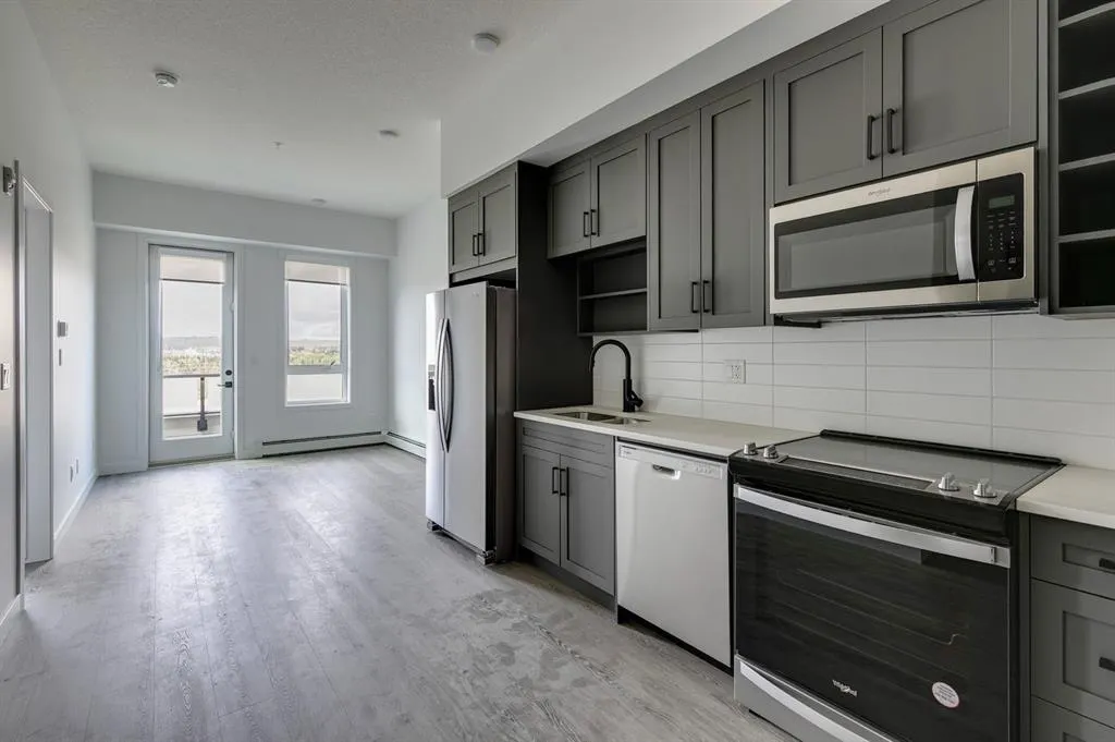 3932 University Avenue NW, #624