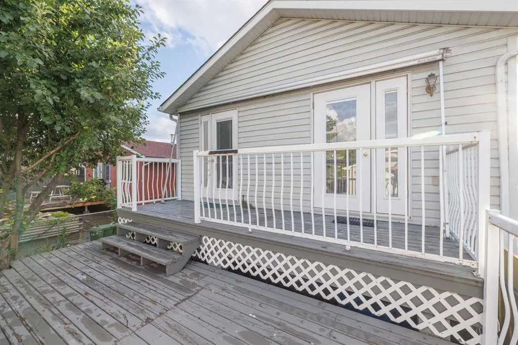 76 Doverglen Crescent SE