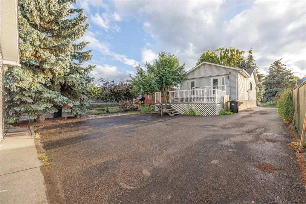 76 Doverglen Crescent SE