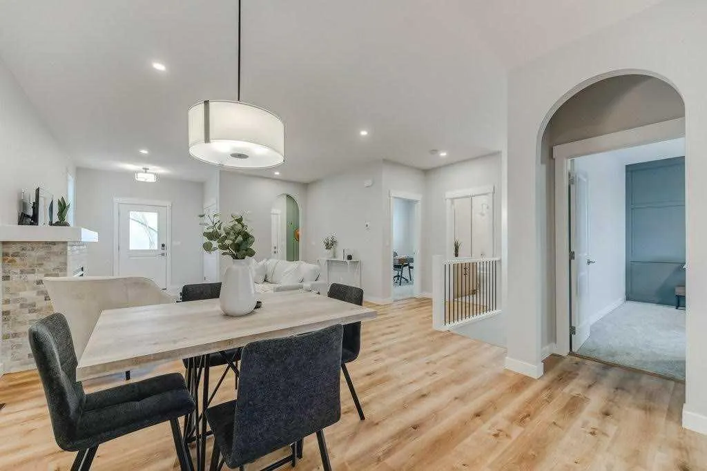 11 Clover Crescent