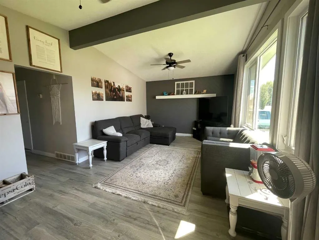 520 6 Street W
