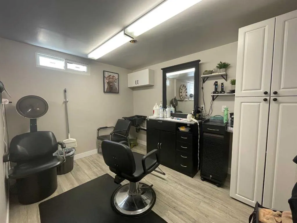 520 6 Street W
