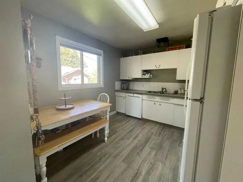 520 6 Street W