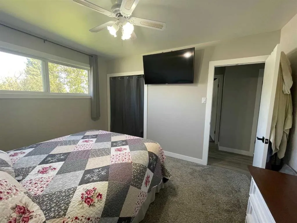 520 6 Street W