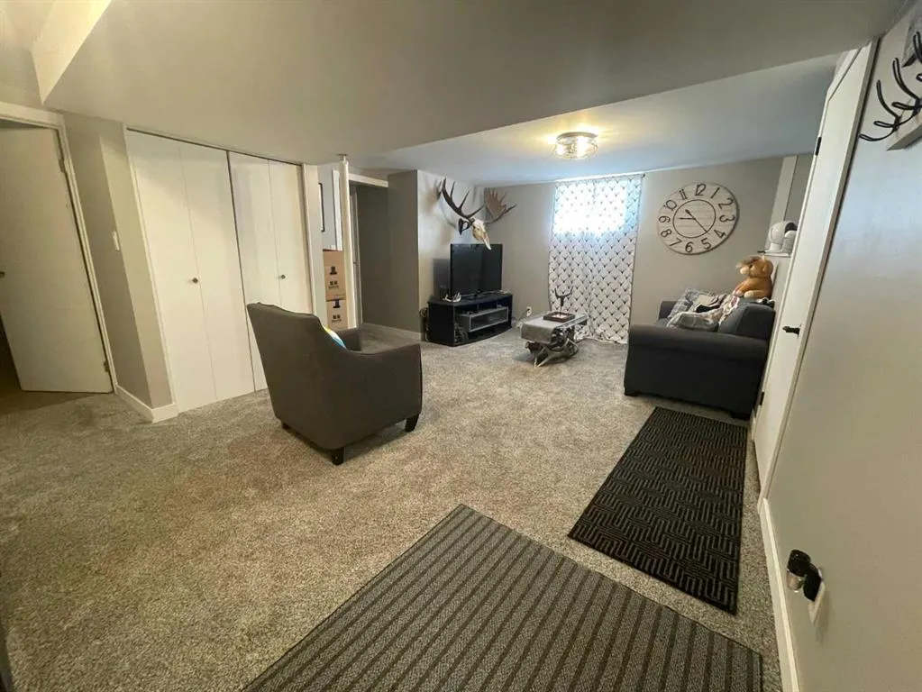 520 6 Street W