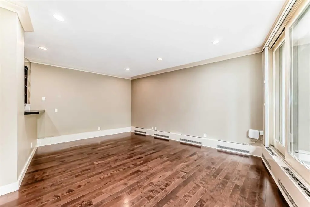 323 13 Avenue SW, #101