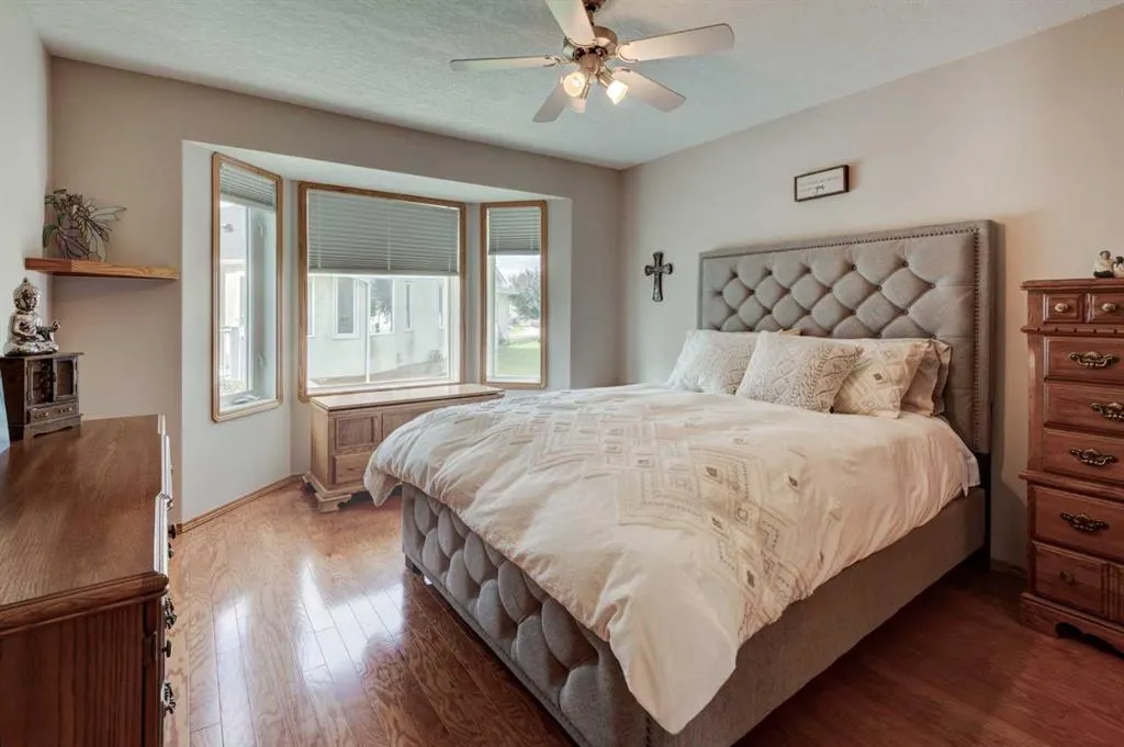 3 Strathmore Lakes Bay