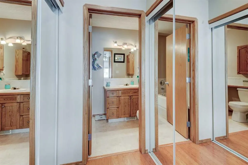 3 Strathmore Lakes Bay