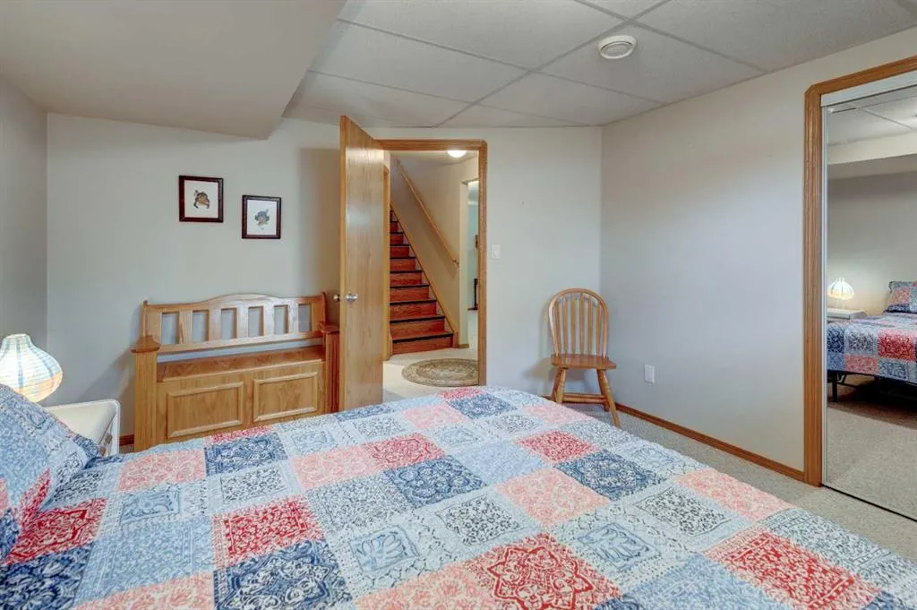 3 Strathmore Lakes Bay
