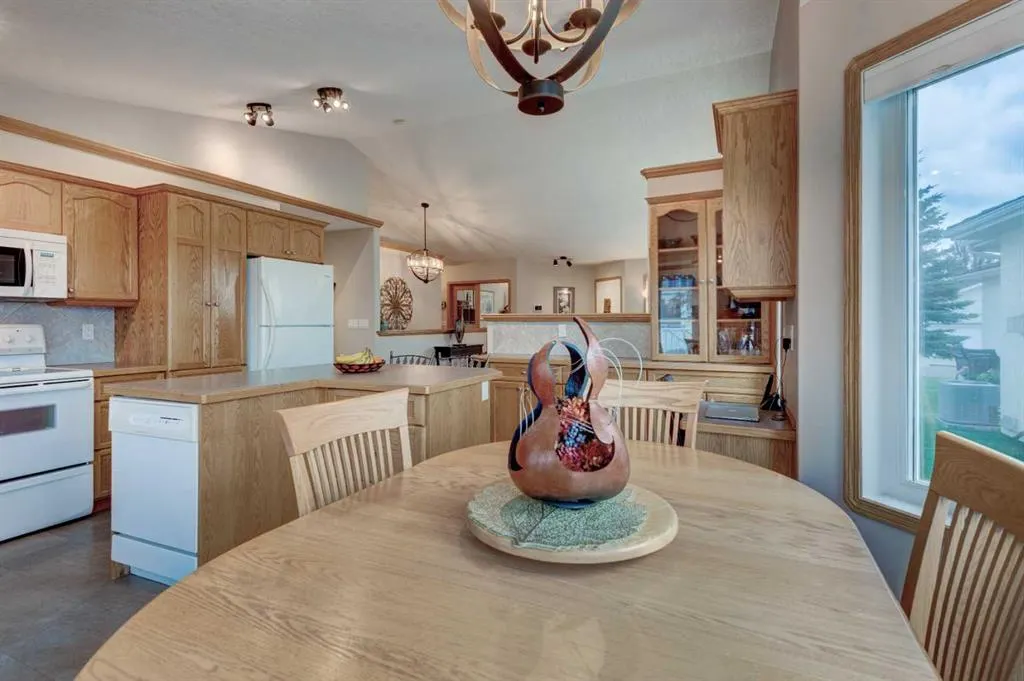 3 Strathmore Lakes Bay